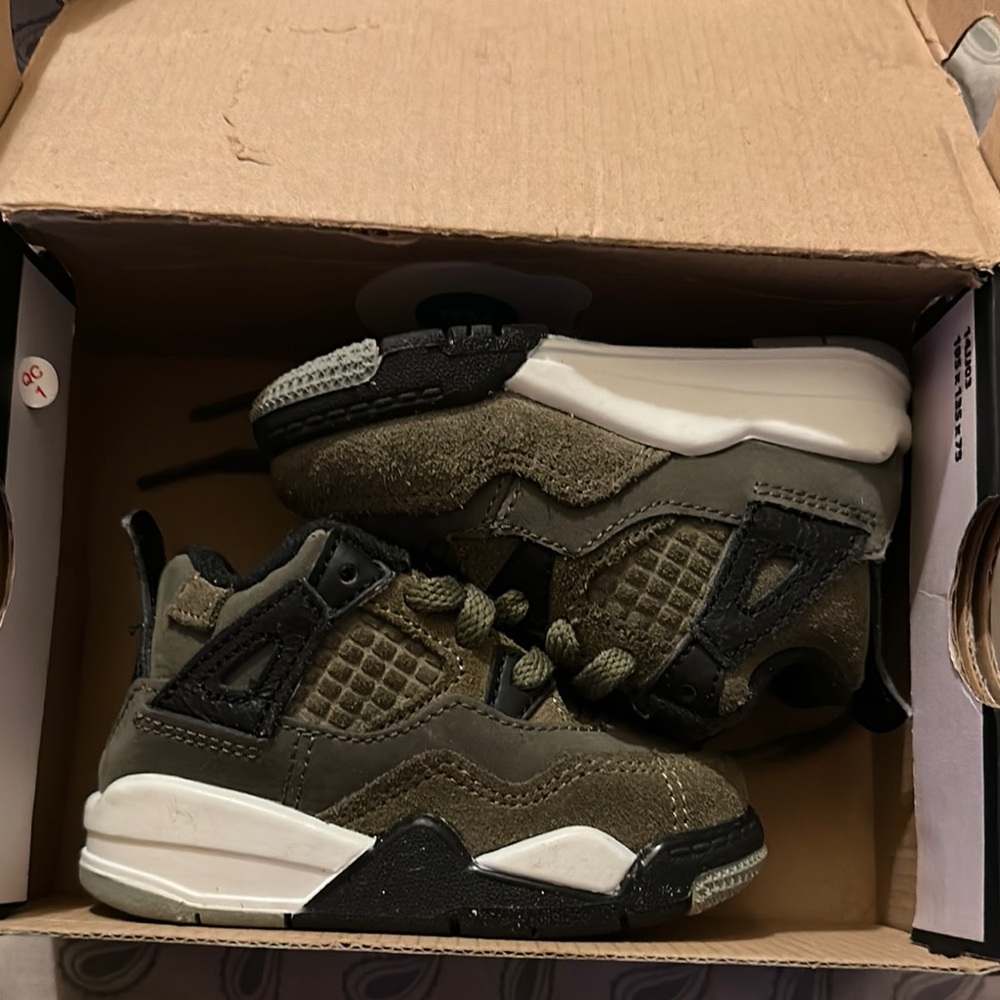 Jordan Green and Black Sneakers with Cushioned Soles